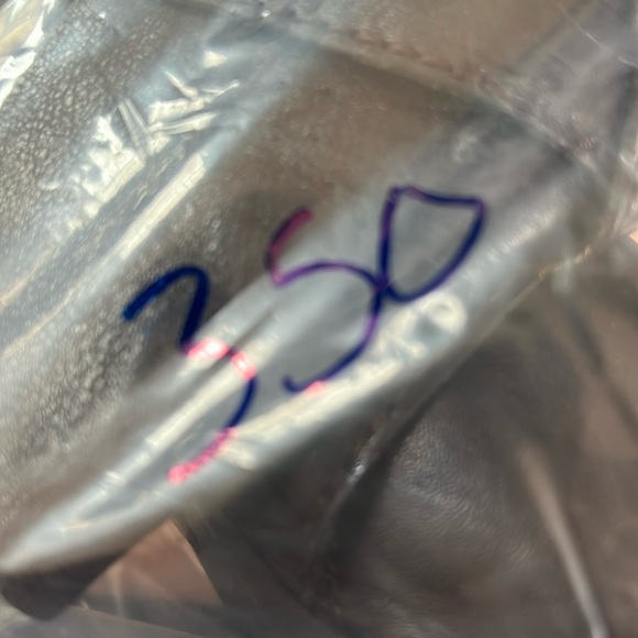 Born Women’s Leather Heel Buckle Detail Biker Ankle Boots Booties Red/Brown Sz 9 - Picture 17 of 17